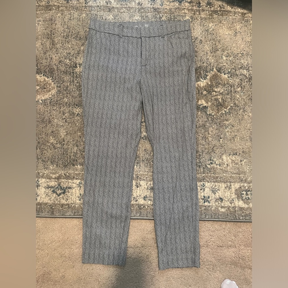 EUC Old Navy pixie pants black and white size 10